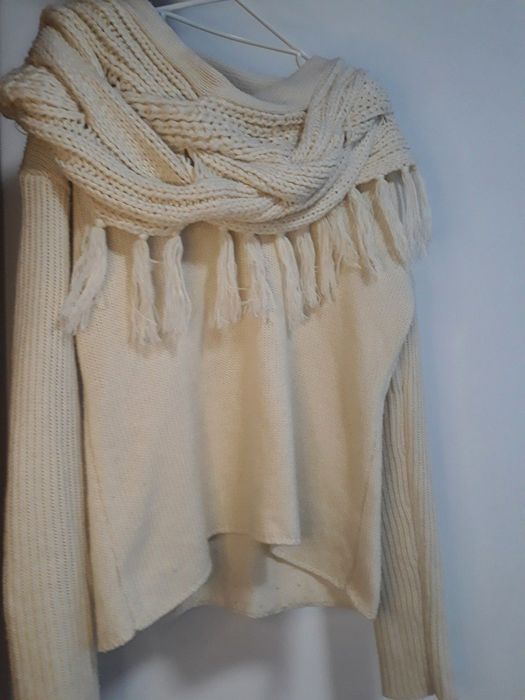 Светр з бахромою