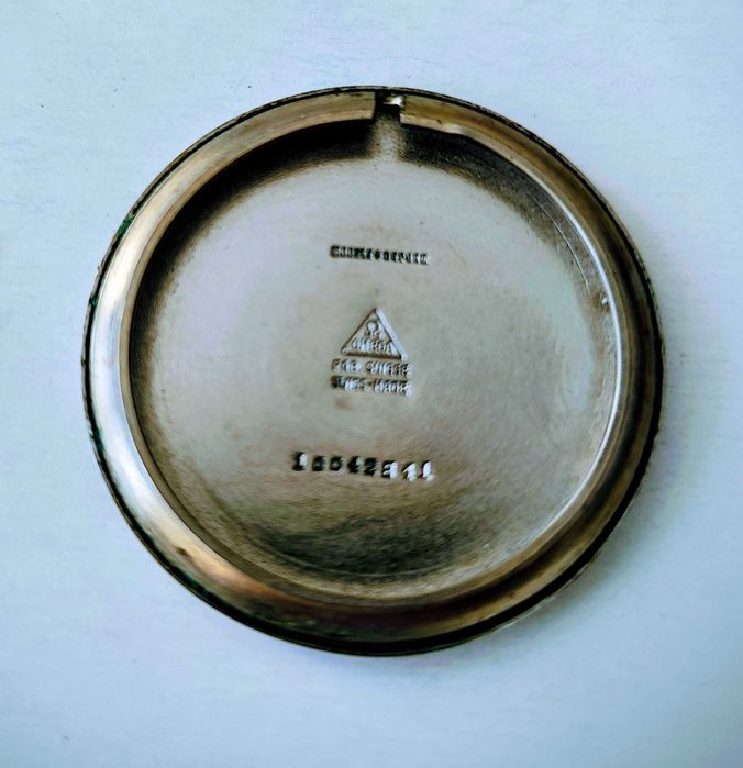 Relógio Omega com movimento mecânico