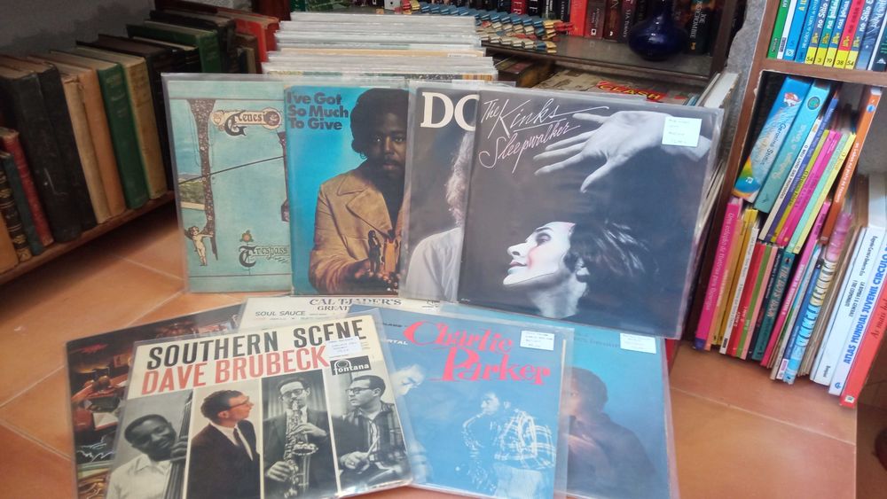 Vendo álbuns antigos em vinyl