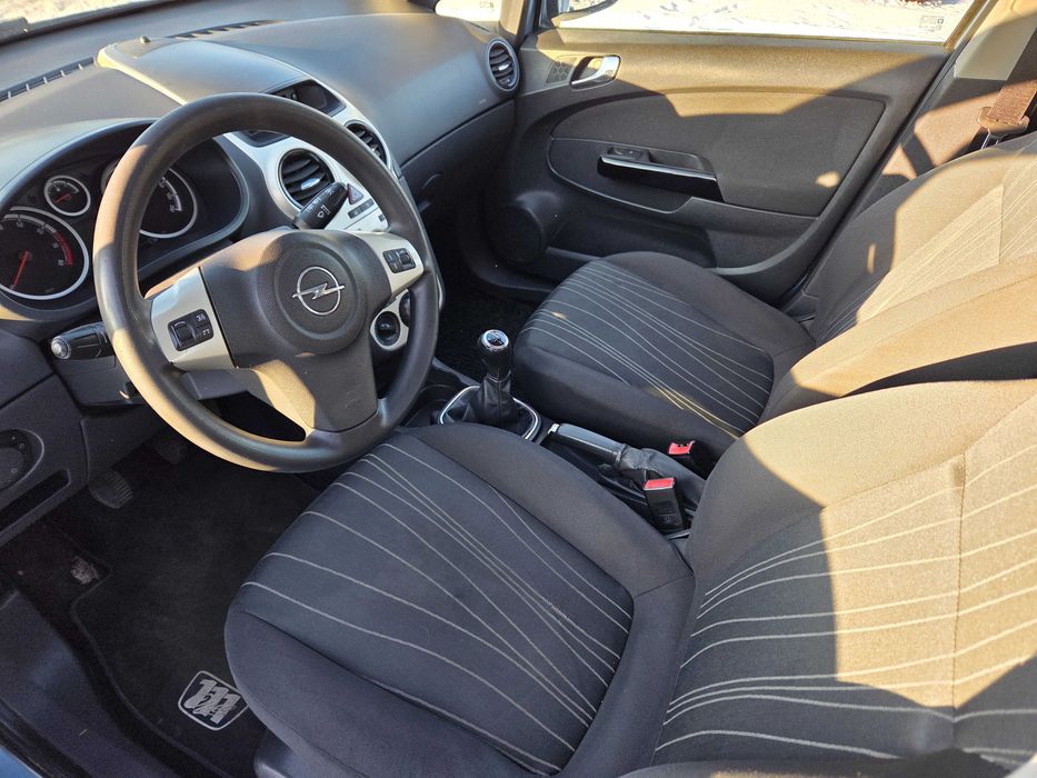 Opel Corsa D 1.0 benzyna  Klimatyzacja Tempomat