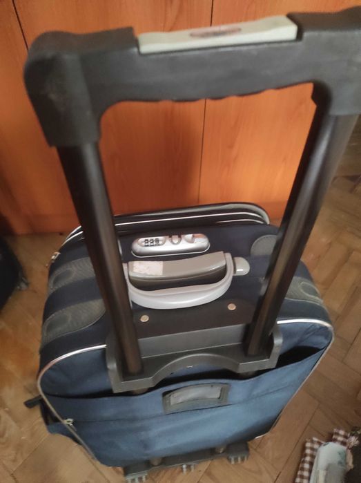 Mala de viagem com reforço no fecho