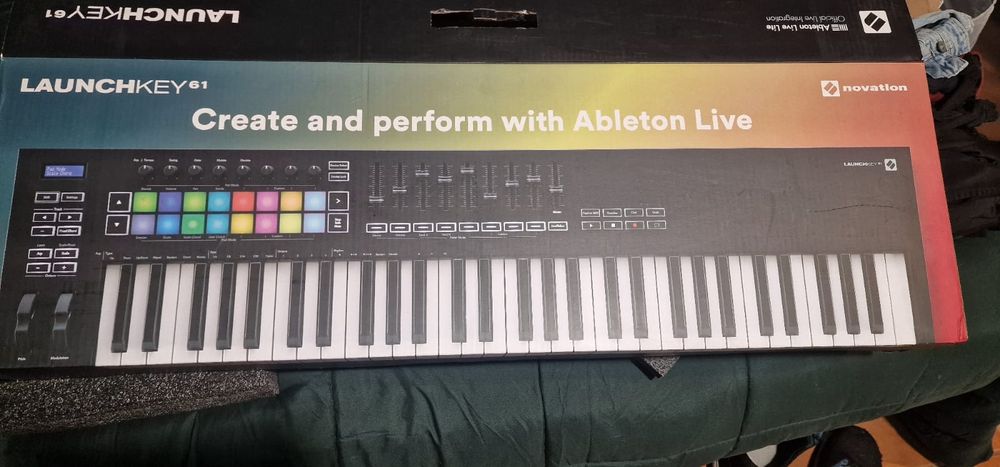 Piano Controlador midi LAUNCHKEY 61