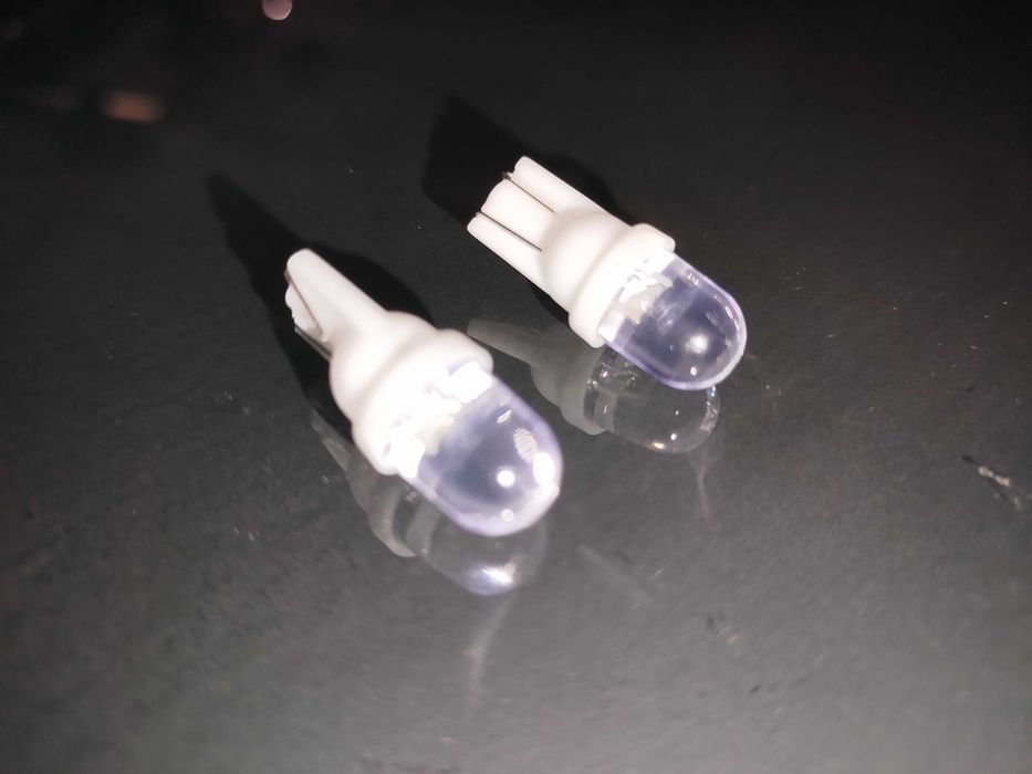 Світлодіодна лампочка в покажчик  поворот автомобіля