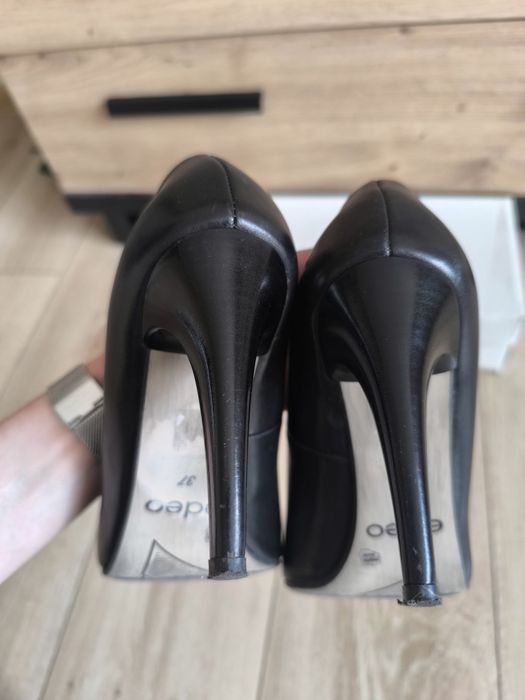 Czarne skórzane szpilki Edeo 37