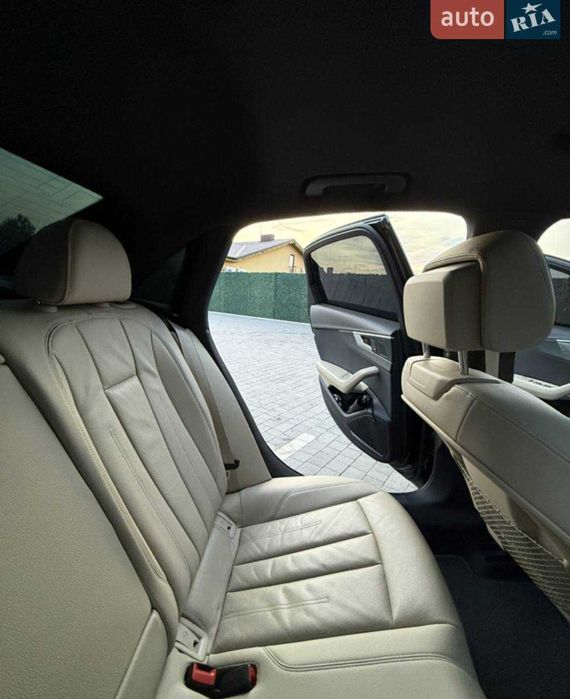 Продам Audi A4 2016