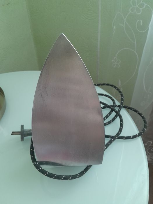 Продам утюг ( рабочий)