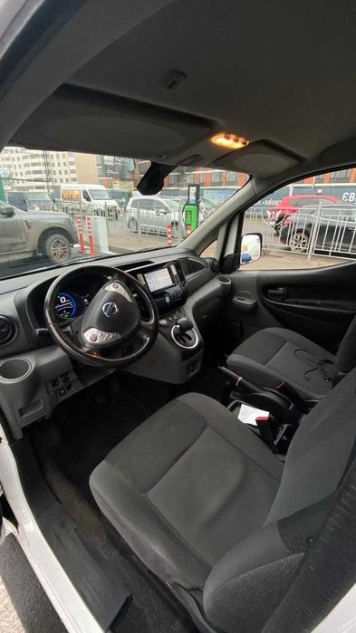 Оренда Nissan e-NV200 електро вантажний