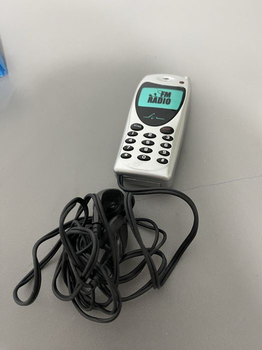 Telefon komórkowy radio na baterie