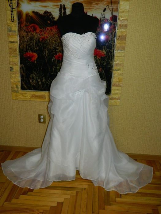 Платье свадебное с шлейфом р. 44-46-48