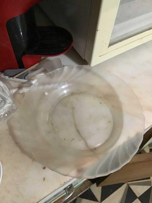 prato de sopa transparente com relevo