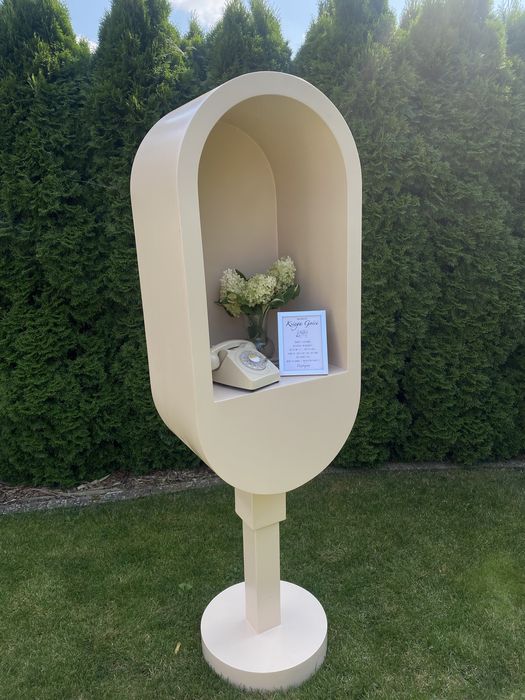 Telefon życzeń z budką telefoniczną atrakcja na wesela i eventy