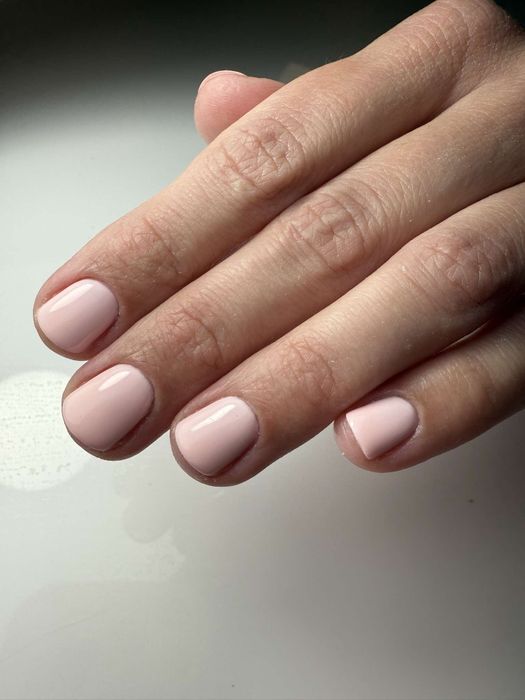Manicure hybrydowy Nowodwory