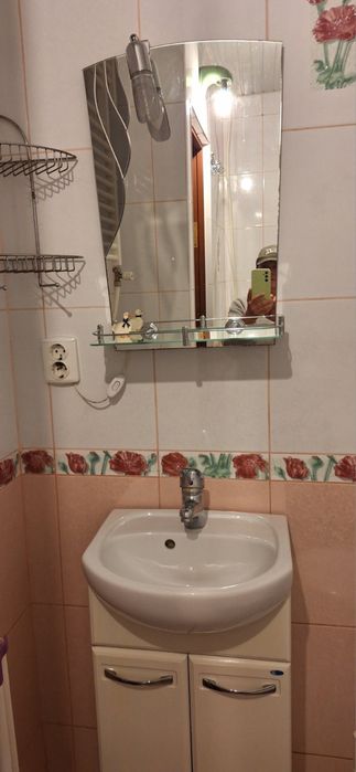 Здається 1 кімнатна  світло не вимикають