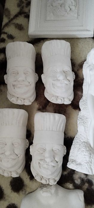 Estatuas religiosas feitas de gesso