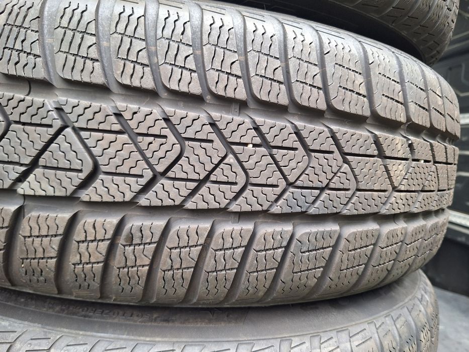 Зимовий PIRELLI 205 60 16