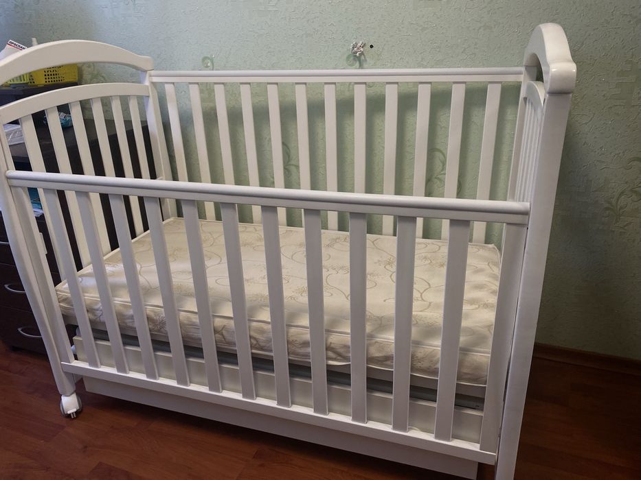 Дитяче ліжко ( кроватка , ліжечко)