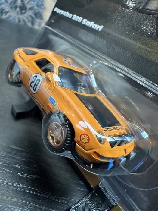 Hot Wheels Elite64 Porsche 928 Safari