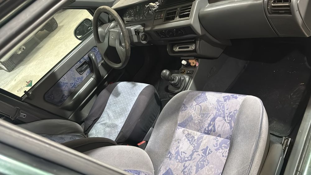 Renault Clio 1.2 de 1994 - Inteiro ou Peças