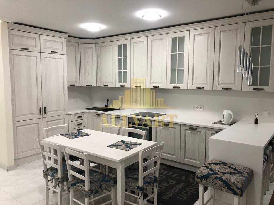 Продаж 3к квартири, ремонт, вул. Ділова 2Б, метро Олімпійська