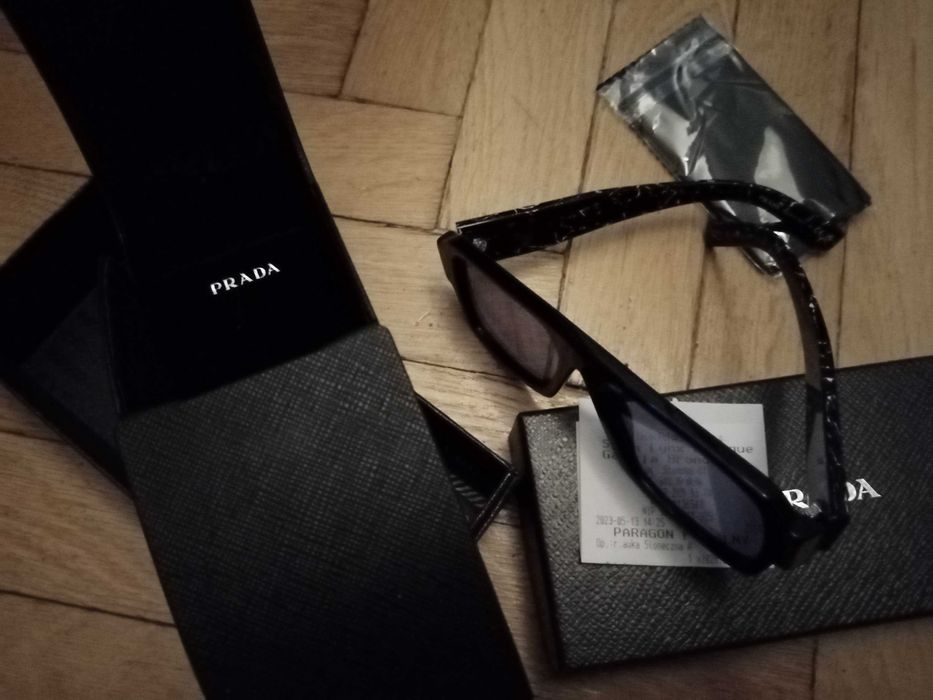 Okulary przeciwsłoneczne PRADA , czarne i fioletowe szkła