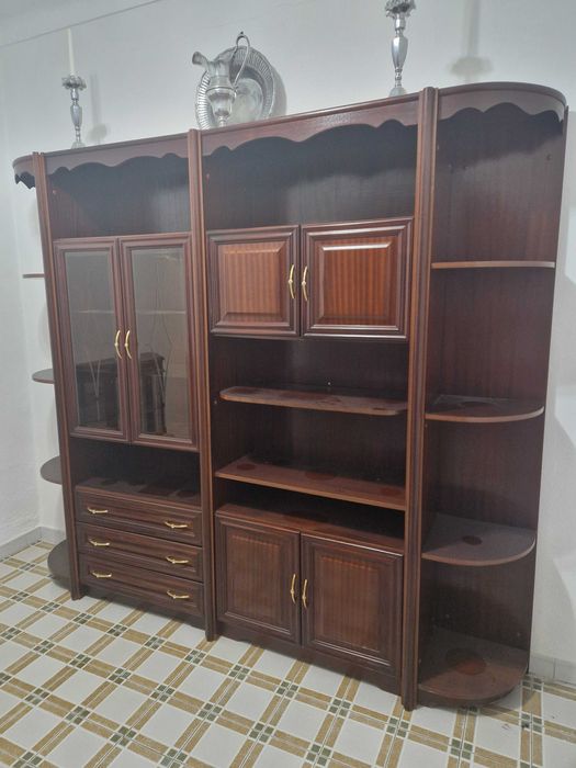 Estante de madeira clássica