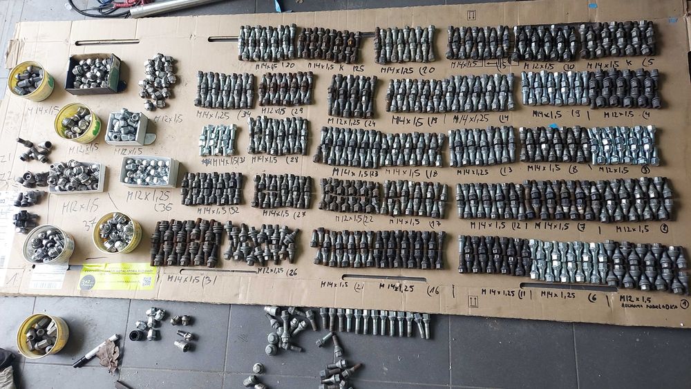 Śruby nakrętki do felg kół alu i stalowych