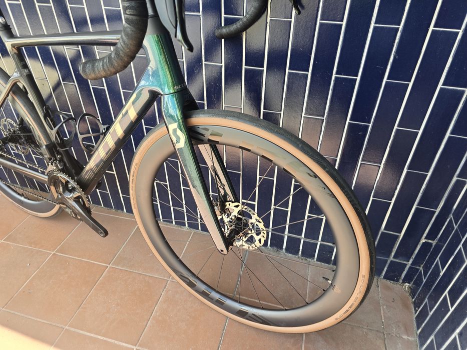 Scott addict m carbono 105 di2 rodas carbono