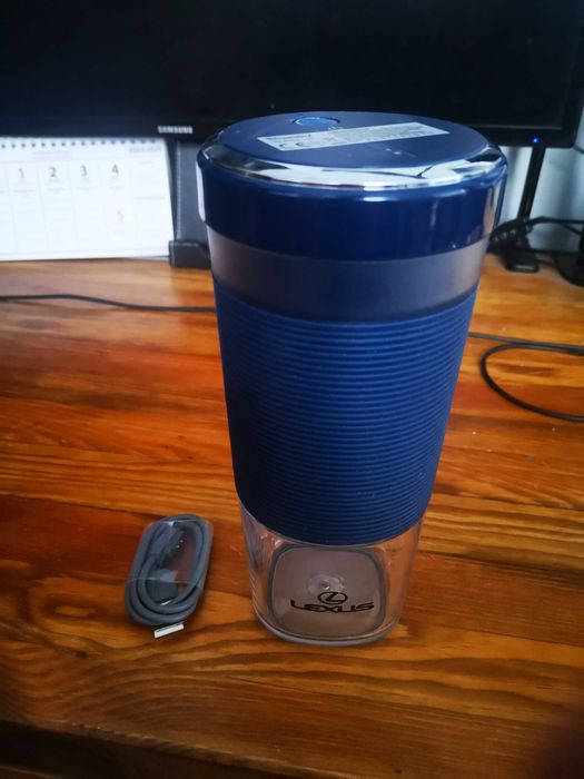 Bender samochodowy USB marki Lexus