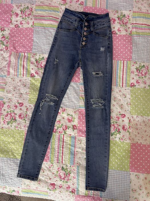 Nowe spodnie jeansy rurki Varlesca r. XS z przetarciami