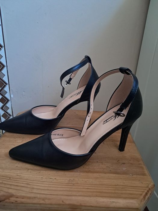 Buty damskie na obcasie