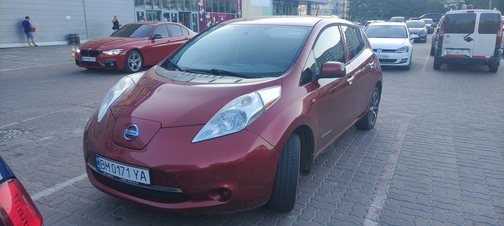 Продам Nissan leaf