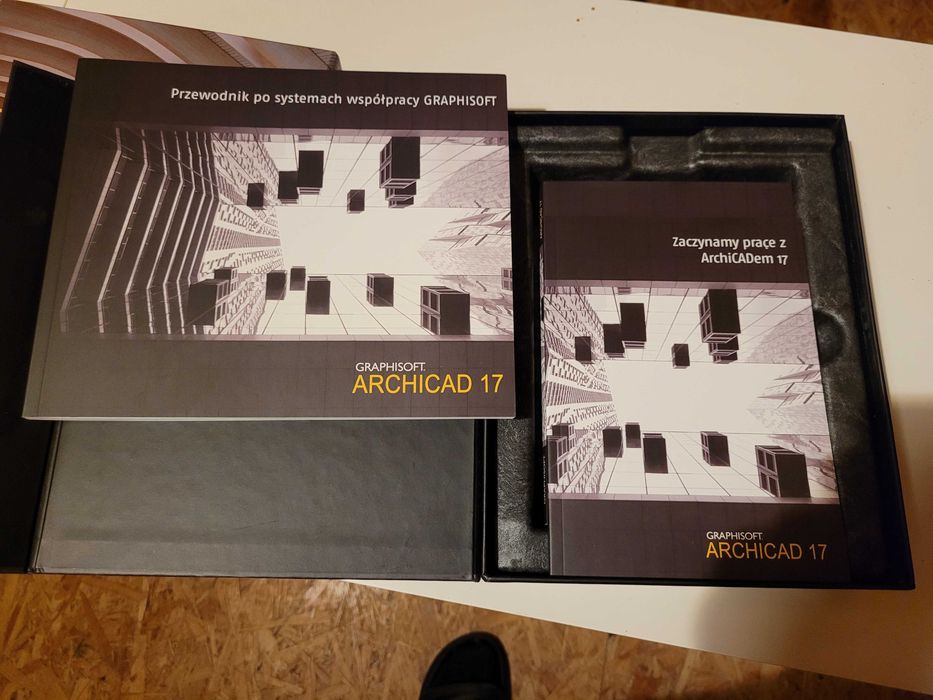 Oryginalne opakowania/kartony kolejnych edycji ArchiCad