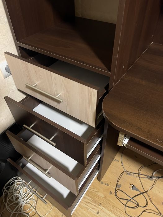 Стіл компʼютерний