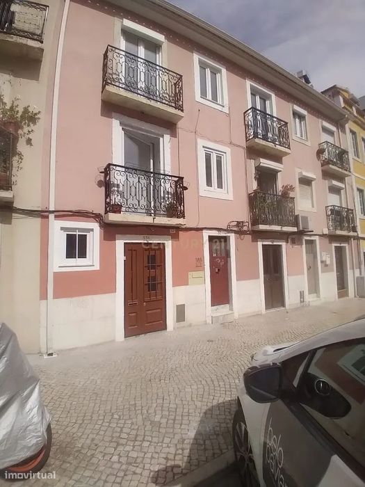 Armazém - Transformado em T1+1 habitacional - Metro Anjos