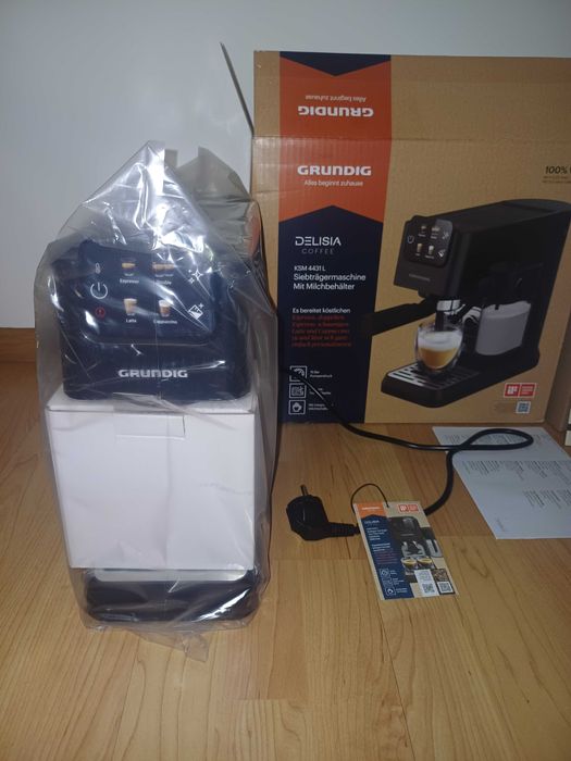 Кавомашина Grundig KSM 4431 L Latte macchiato капучино молочник стакан
