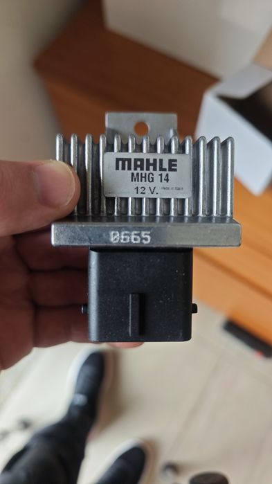 Relé/ módulo de velas Renault (MHG 14, 2.85845 e 907 015 11 . 01)