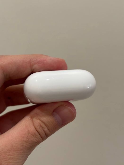 Etui ladujace airpods 4 Bez ANC