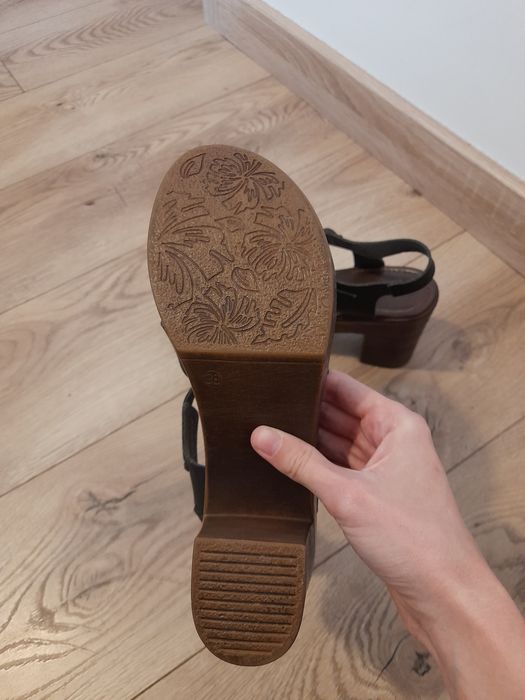Eleganskie buty na obcasie