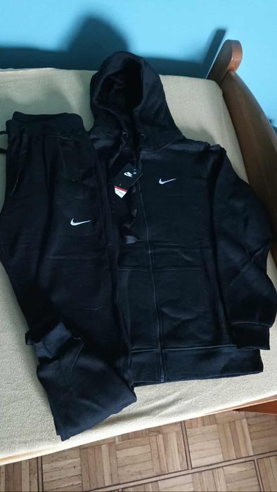 Męskie ocieplane dresy wyszywane logo. M. L. XL XXL.