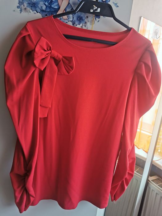 Made in Italy – elegancka czerwona bluzka z efektowną kokardą <3