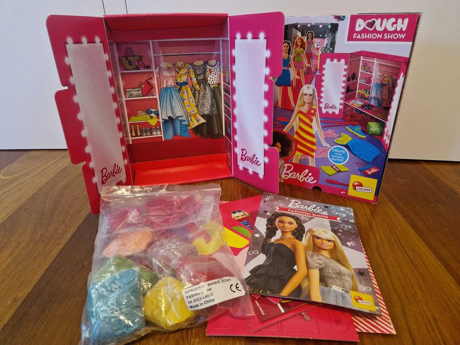 Barbie desfile de moda com massa de modelar