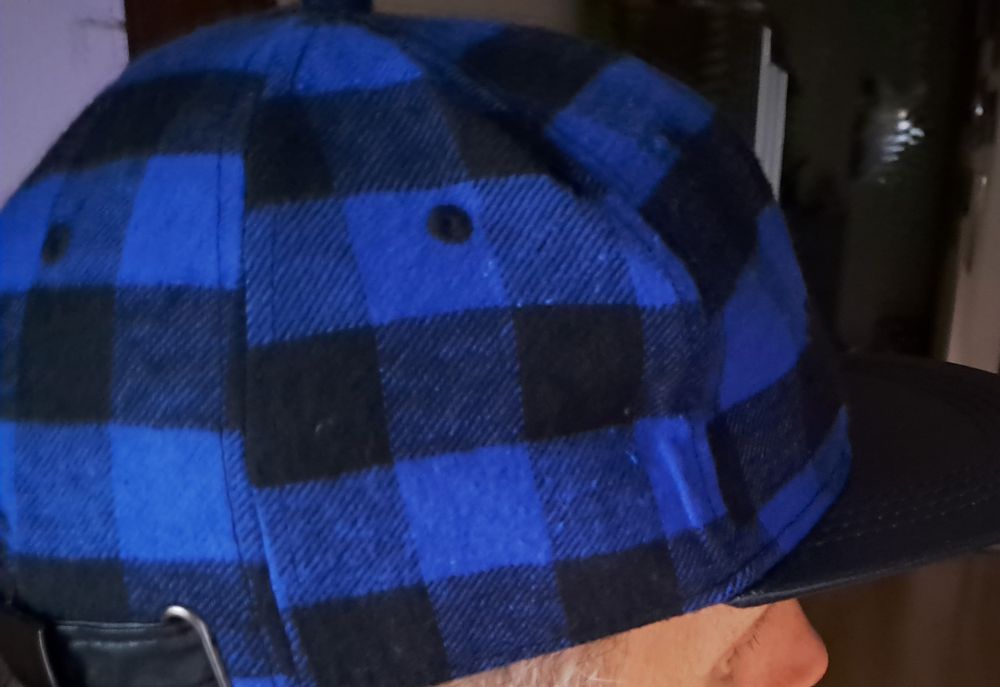 Czapka z daszkiem marki OVS,  granatowo - czarna kratka