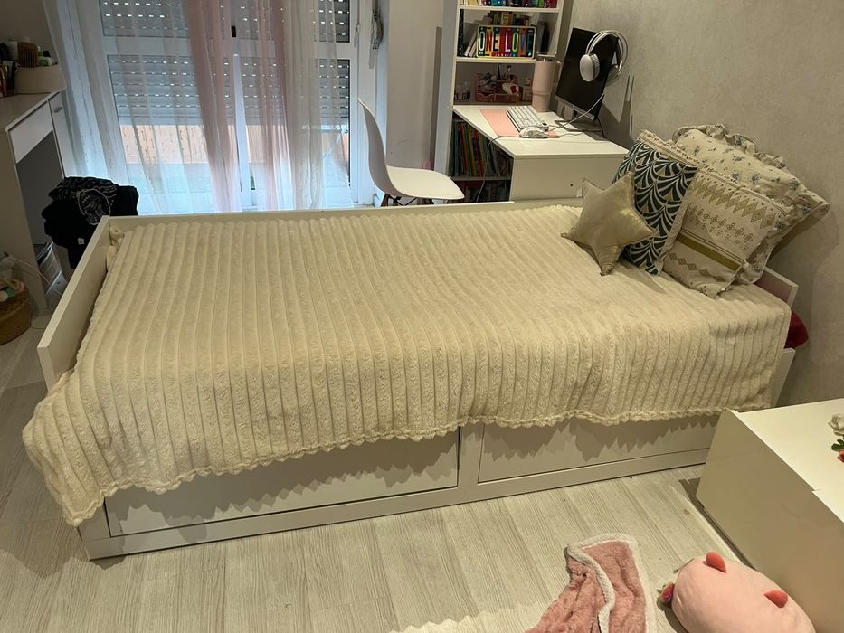 Cama ikea com 2 gavetas+ colchao