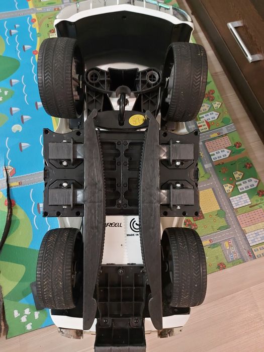 Толокар Mercedes GL63 білий