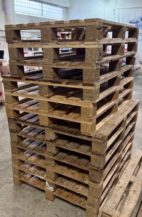 Palety drewniane 30 szt. całe i nieuszkodzone.