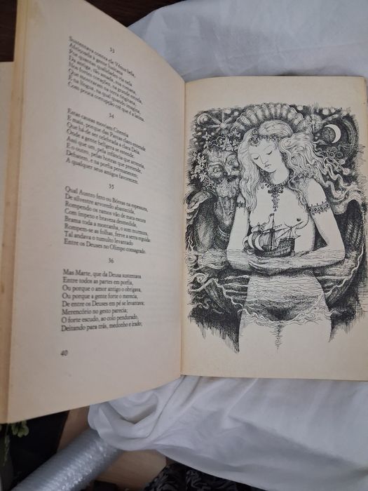 Livro antigo os lusíadas
