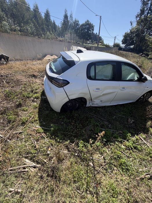 Peugeot 208 a trabalhar poucos km novo modelo