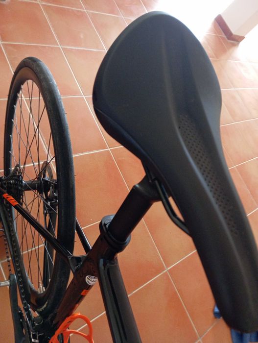 Bicicleta de ciclismo KTM carbono