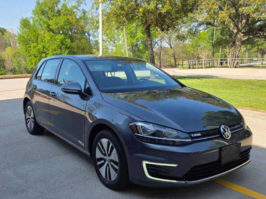 Volkswagen e-Golf      2019