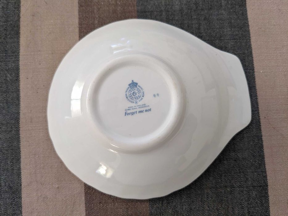 Miseczka z porcelany kostnej, Forget Me Not, Royal Worcester Fine Bone